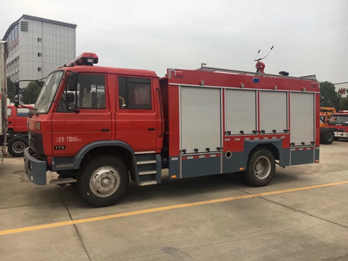 国五东风5吨水罐消防车