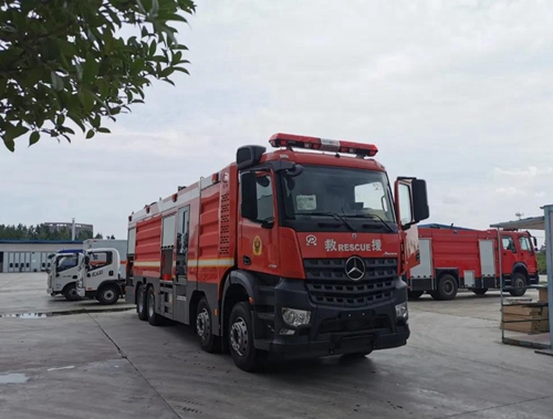 新车介绍:德国梅赛德斯-奔驰 18吨水罐消防车
