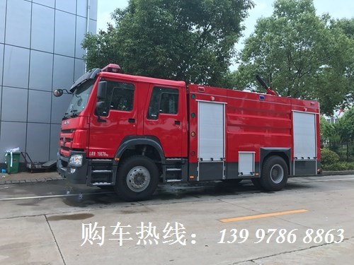 国五重汽豪沃8吨水罐消防车
