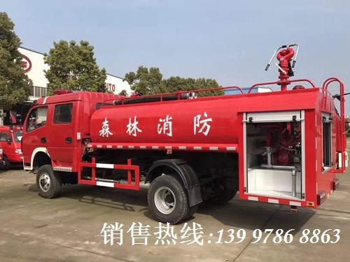 国五东风双排座5吨消防洒水车