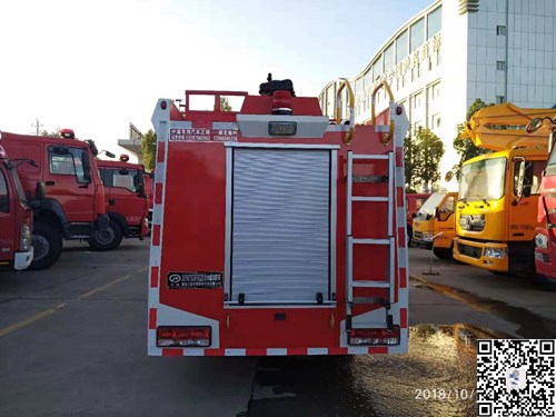 东风小多利卡2.5吨水罐消防车